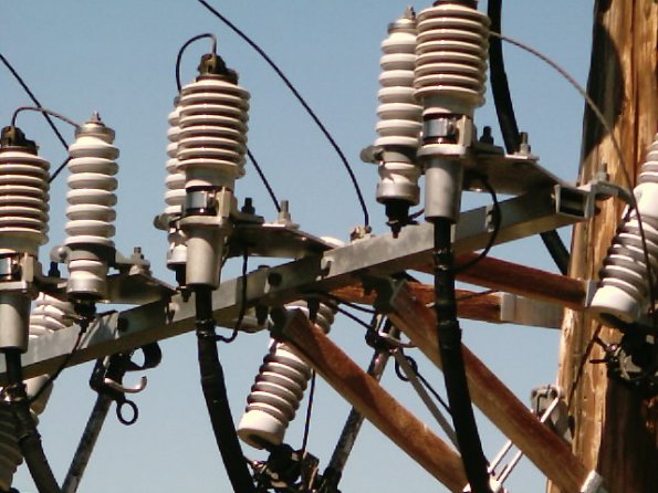 Broadband noise generator